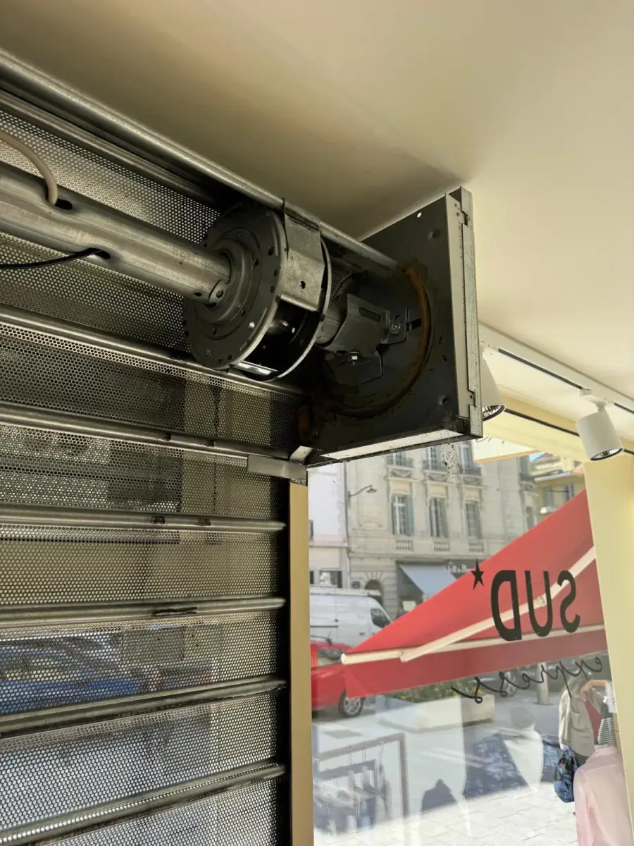 Motorisation de rideau métallique à Marseille 10